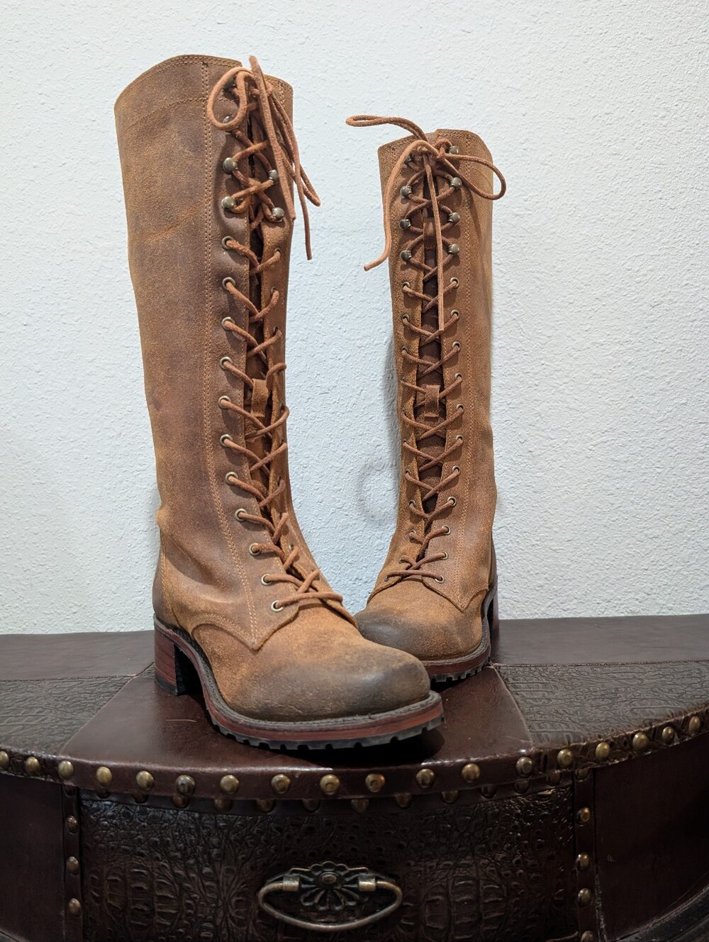 Frye Campus Lug Tall Lace Up Boots - Tan Suede - Size 8.5 - Picture 12 of 12